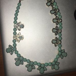 Forever 21 Flower necklace (w/tags)